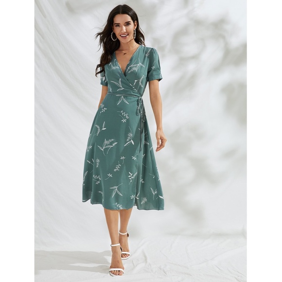 Leaf Print Green Wrap Midi Dress - Picture 2 of 8